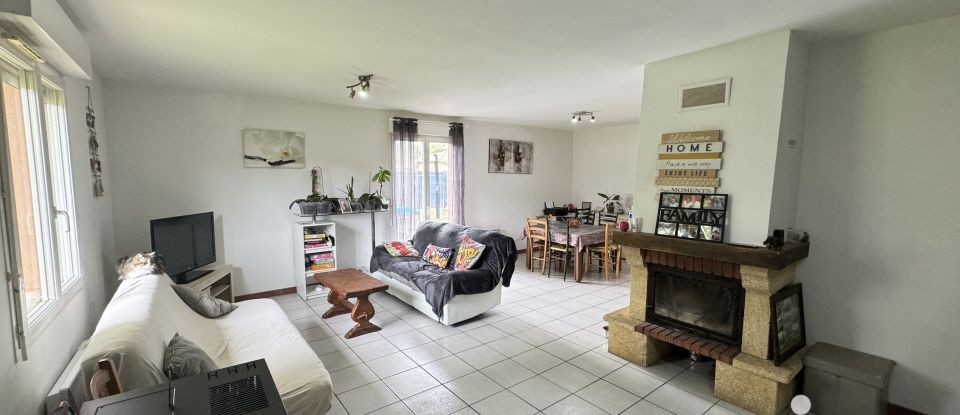 House 4 rooms of 98 m² in Saint-Michel-Escalus (40550)