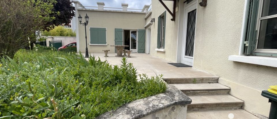 House 6 rooms of 139 m² in Caluire-et-Cuire (69300)