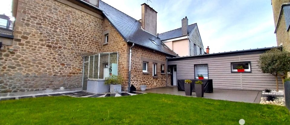 Town house 5 rooms of 147 m² in Fougères (35300)