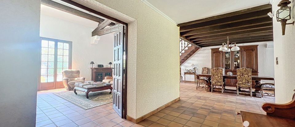 Maison traditionnelle 7 pièces de 305 m² à Pailhès (34490)