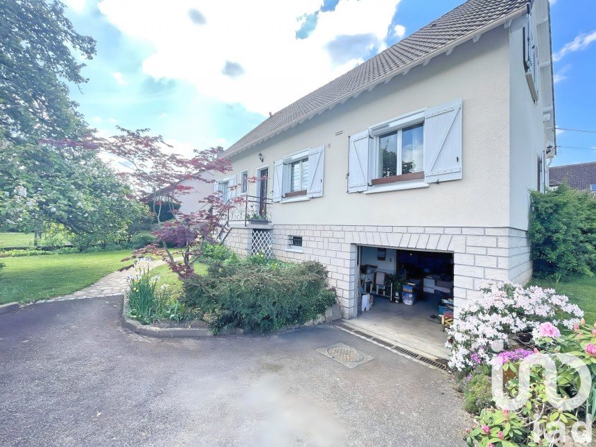 House 7 rooms of 160 m² in Morigny-Champigny (91150)