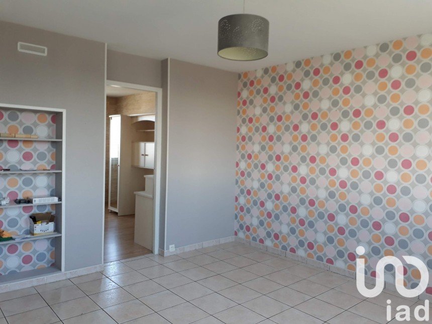 Apartment 3 rooms of 49 m² in La Rochelle (17000)