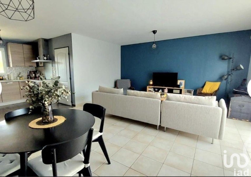 House 4 rooms of 84 m² in Sainte-Soulle (17220)