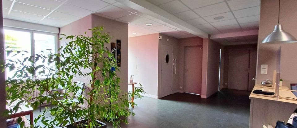 Commercial walls of 180 m² in Pleumeur-Bodou (22560)