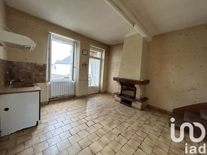 House 6 rooms of 157 m² in Saint-Varent (79330)