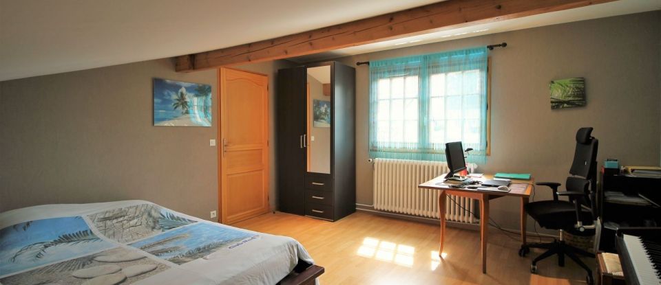 House 7 rooms of 197 m² in Villecresnes (94440)