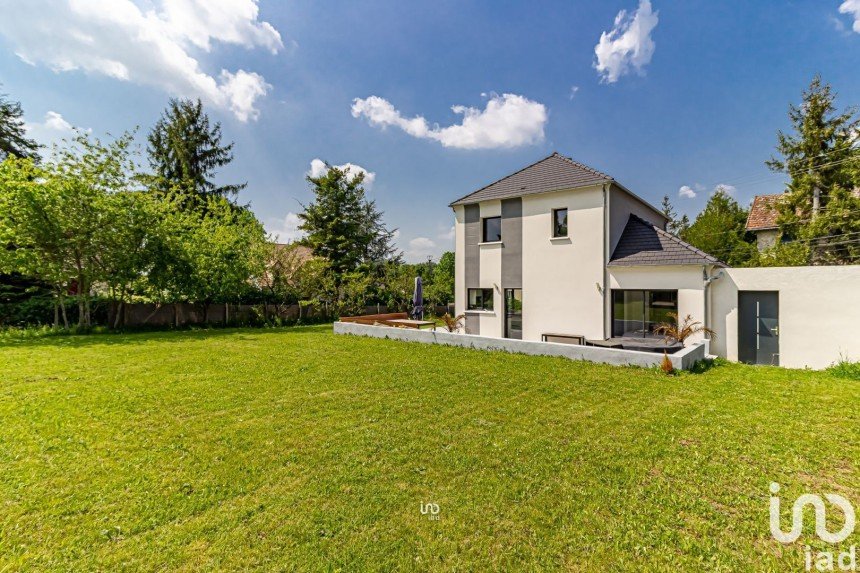 House 5 rooms of 117 m² in Septeuil (78790)