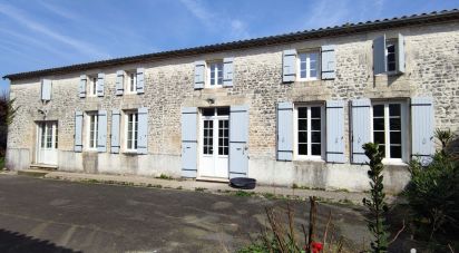 House 6 rooms of 215 m² in Montils (17800)