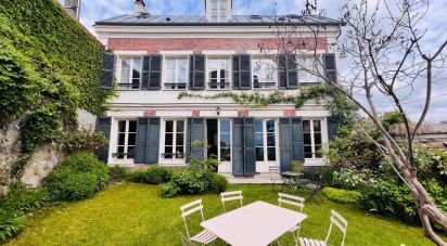 House 8 rooms of 193 m² in Le Port-Marly (78560)