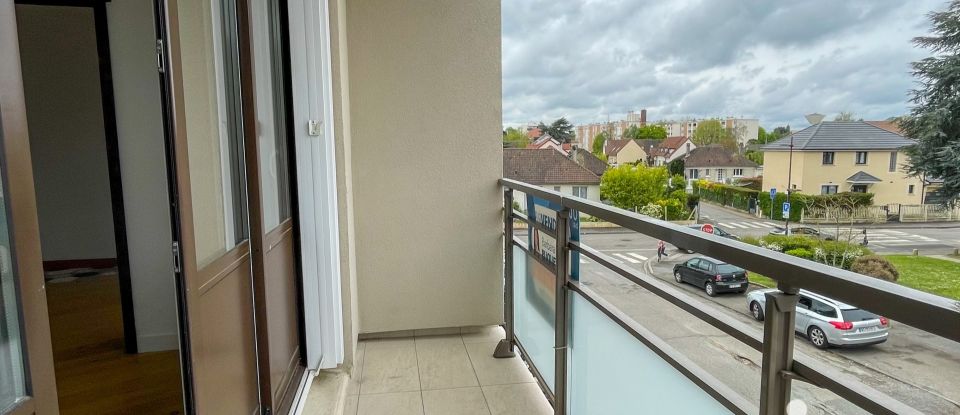 Apartment 5 rooms of 84 m² in Bois-d'Arcy (78390)