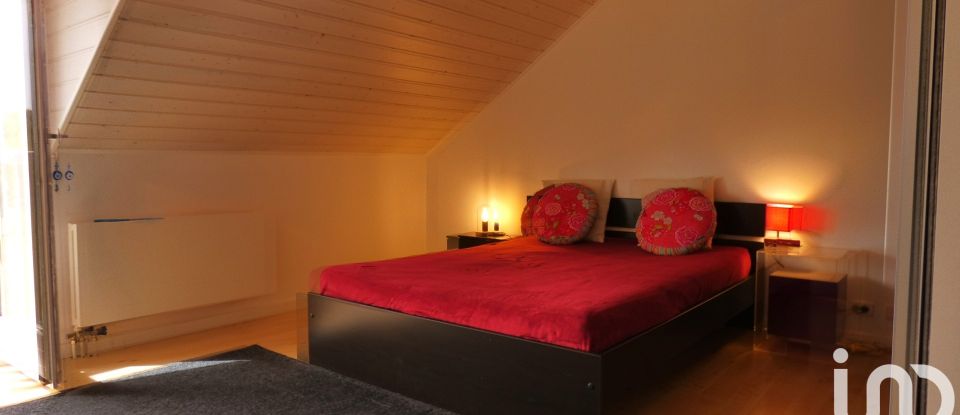 House 10 rooms of 210 m² in Chens-sur-Léman (74140)
