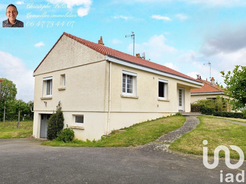 Traditional house 4 rooms of 84 m² in Saint-Martin-des-Noyers (85140)