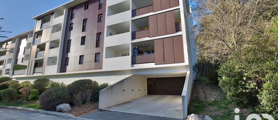Appartement 3 pièces de 55 m² à Marseille (13011)