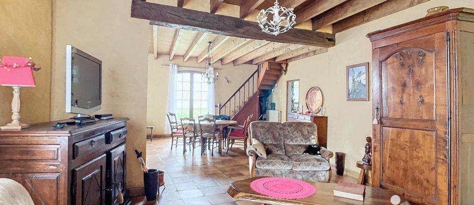 Maison traditionnelle 6 pièces de 150 m² à Parcoul-Chenaud (24410)