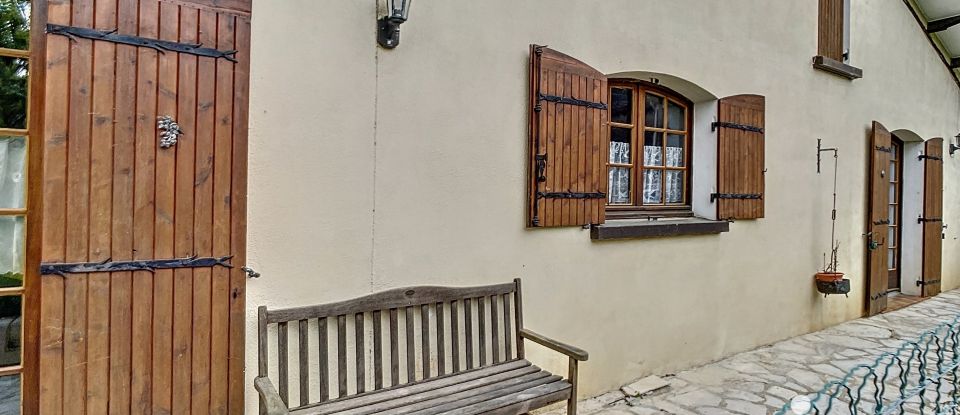 Traditional house 6 rooms of 150 m² in Parcoul-Chenaud (24410)