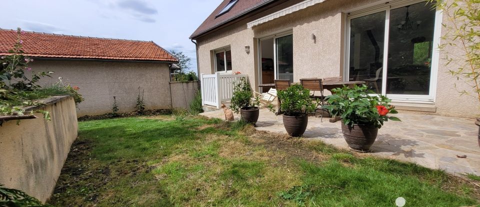 House 6 rooms of 122 m² in Orsay (91400)