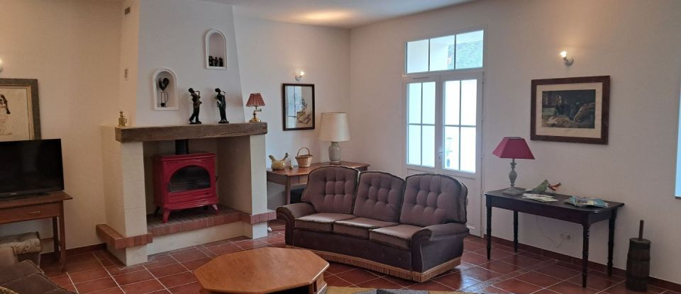 House 8 rooms of 201 m² in Le Lion-d'Angers (49220)