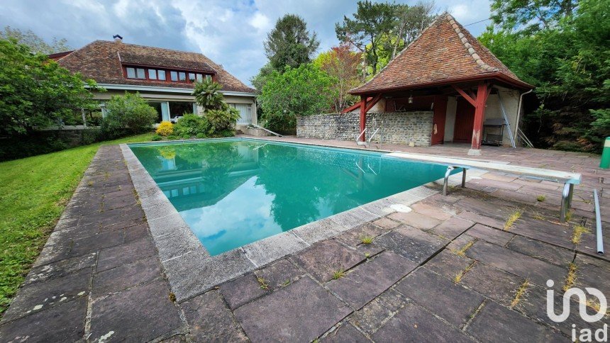 House 8 rooms of 260 m² in Sauveterre-de-Béarn (64390)