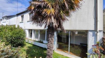 House 5 rooms of 107 m² in Larmor-Plage (56260)