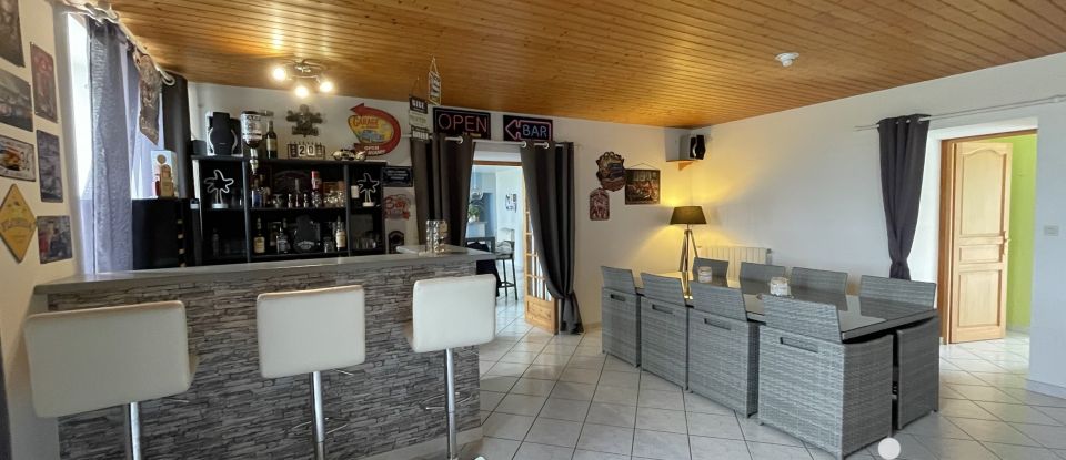 House 8 rooms of 219 m² in La Vallée (17250)