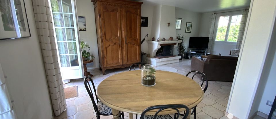 Traditional house 7 rooms of 135 m² in Marolles-en-Brie (94440)