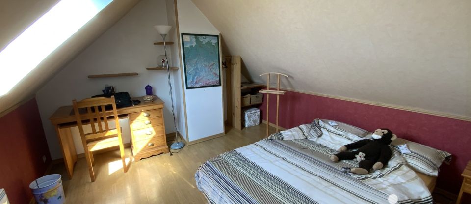 Traditional house 7 rooms of 135 m² in Marolles-en-Brie (94440)