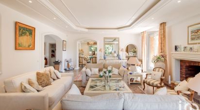 Architect house 8 rooms of 362 m² in Mougins (06250)