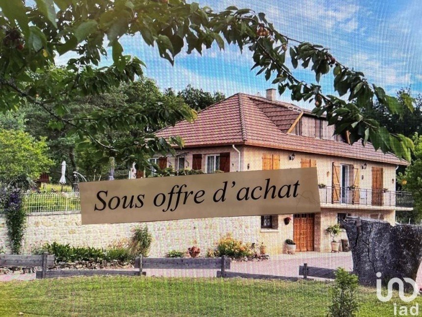 House 6 rooms of 160 m² in Milhac-de-Nontron (24470)