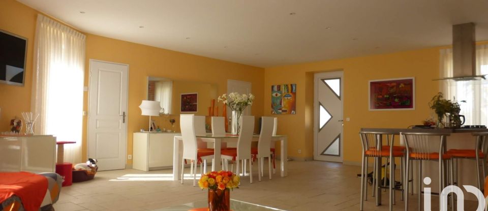 House 6 rooms of 160 m² in Saint-Mathurin (85150)