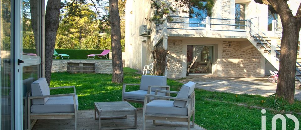 Country house 7 rooms of 140 m² in Uzès (30700)