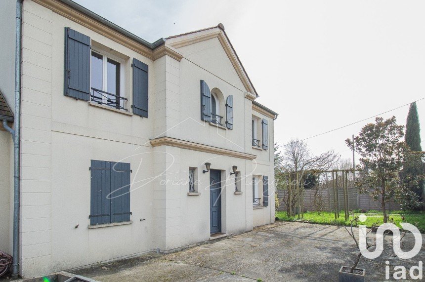 Maison traditionnelle 10 pièces de 185 m² à Montlignon (95680)