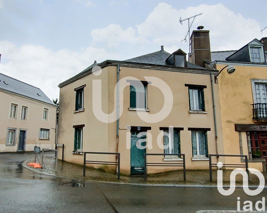 House 6 rooms of 158 m² in Bazougers (53170)