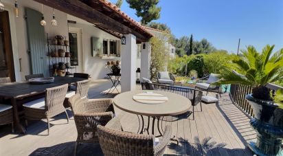 House 8 rooms of 179 m² in Bandol (83150)