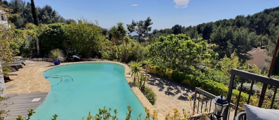 House 8 rooms of 179 m² in Bandol (83150)