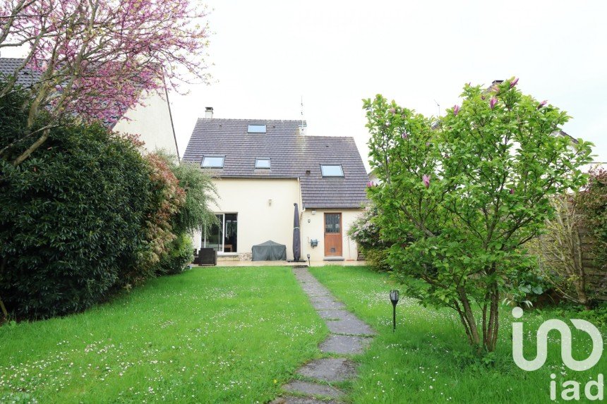 Maison traditionnelle 7 pièces de 115 m² à Magny-les-Hameaux (78114)