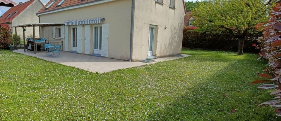 House 7 rooms of 135 m² in Lieusaint (77127)