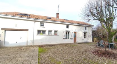 House 6 rooms of 117 m² in Lussac-les-Châteaux (86320)