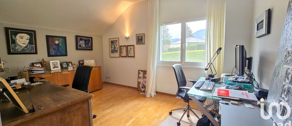 Traditional house 6 rooms of 240 m² in Divonne-les-Bains (01220)
