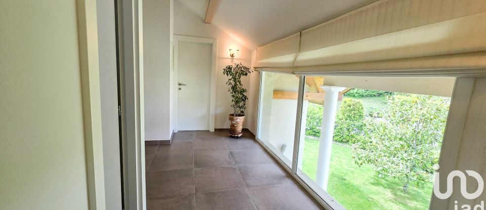 Traditional house 6 rooms of 240 m² in Divonne-les-Bains (01220)
