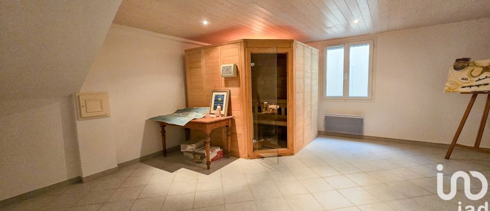 Maison traditionnelle 6 pièces de 240 m² à Divonne-les-Bains (01220)