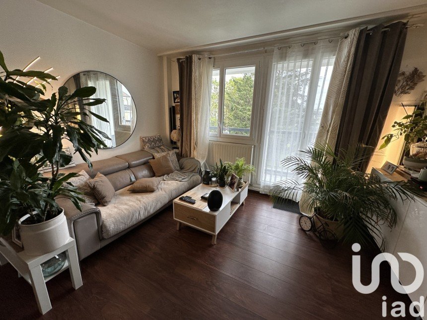 Apartment 2 rooms of 50 m² in Corbeil-Essonnes (91100)