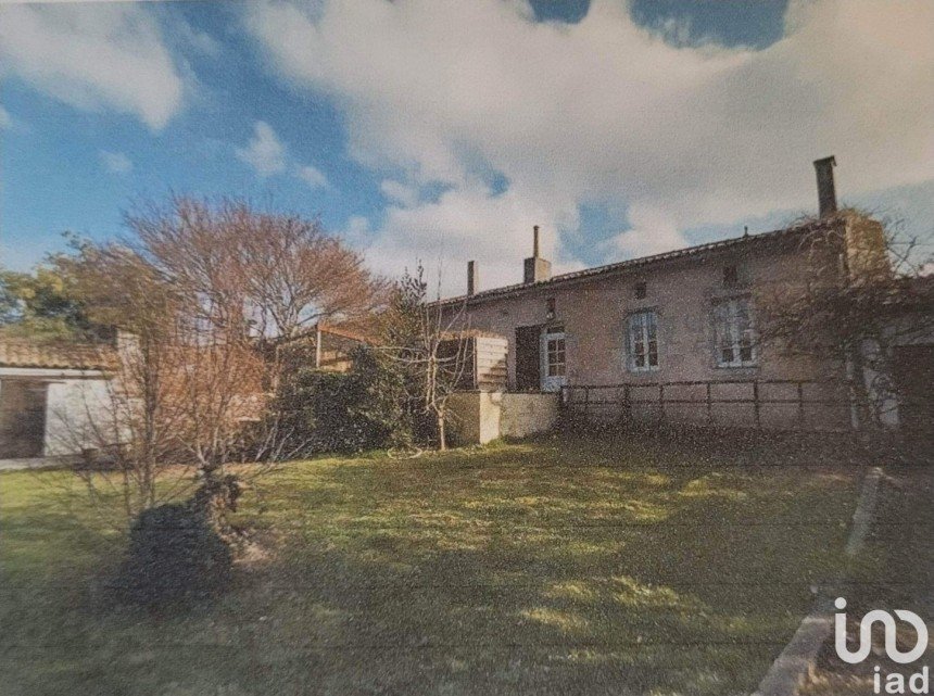 House 17 rooms of 525 m² in Boisredon (17150)