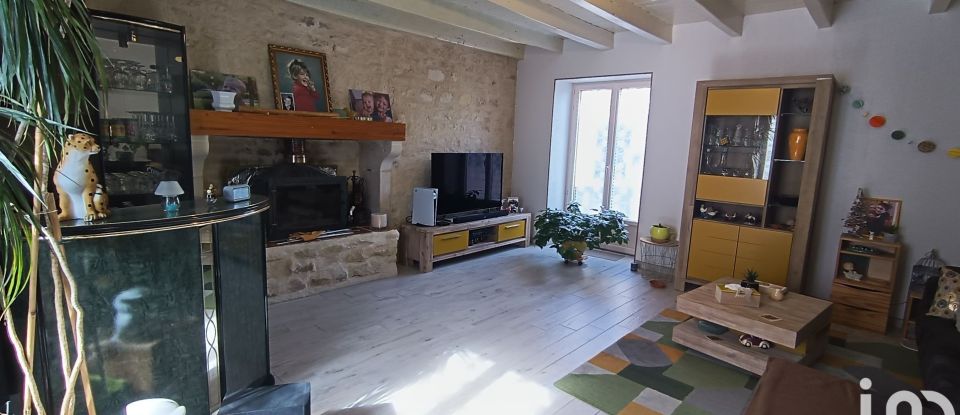 House 8 rooms of 209 m² in Chenay (79120)