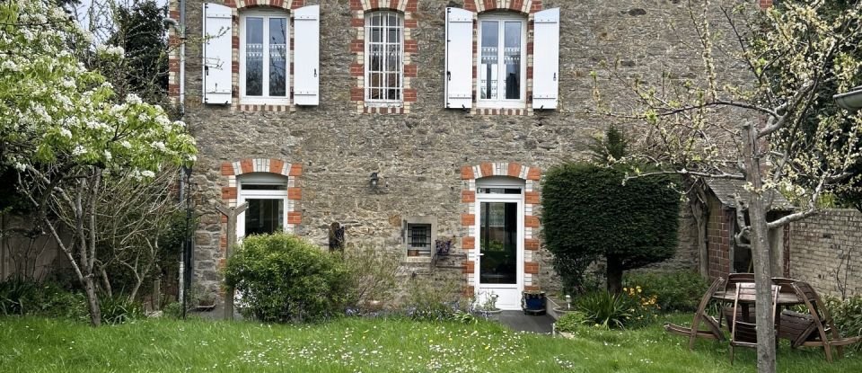 House 6 rooms of 83 m² in Dinard (35800)