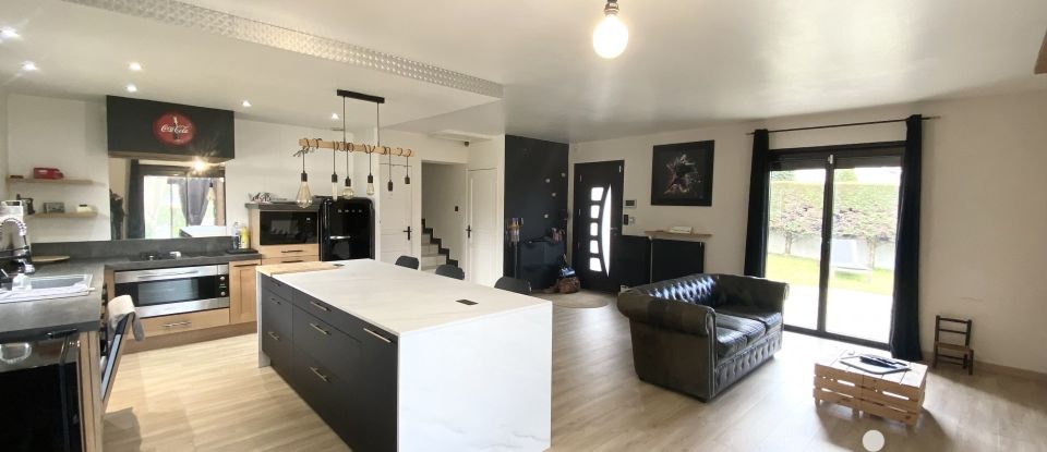 House 6 rooms of 112 m² in Saint-Priest-en-Jarez (42270)