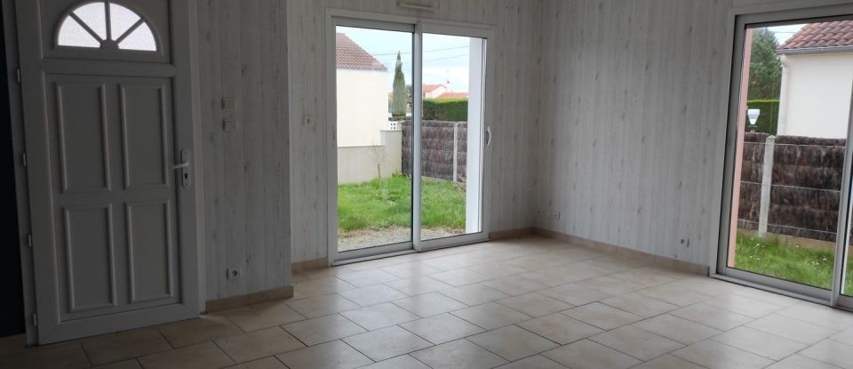 House 4 rooms of 73 m² in THARON PLAGE (44730)