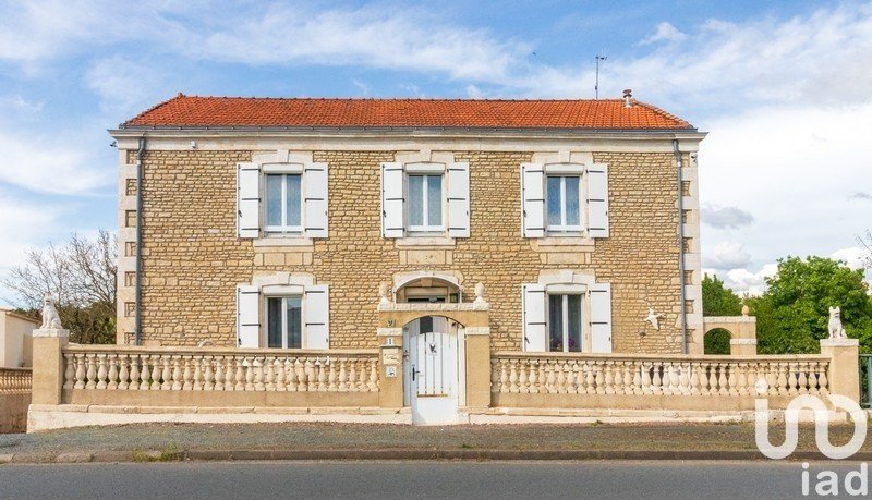 Vente Maison 160m² 6 Pièces à Mouzeuil-Saint-Martin (85370) - Iad France