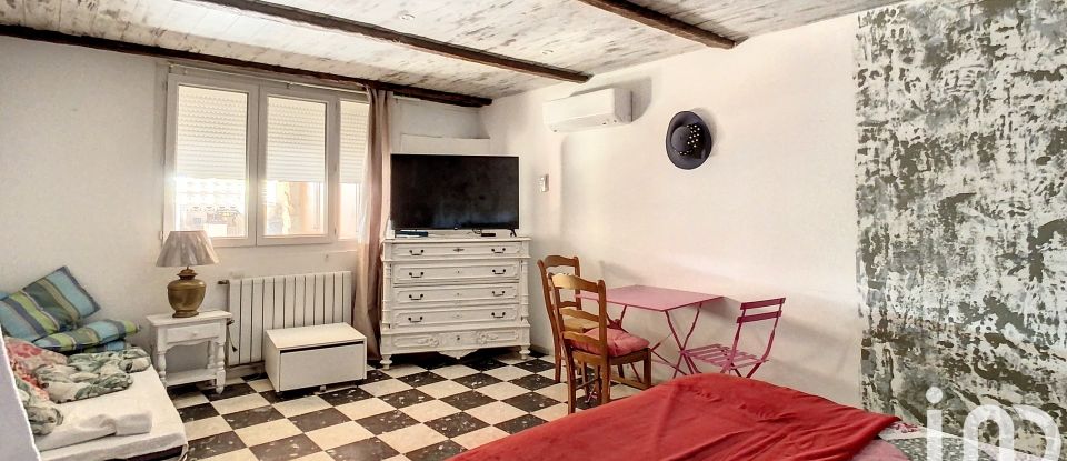 Maison traditionnelle 7 pièces de 255 m² à Jonquerettes (84450)
