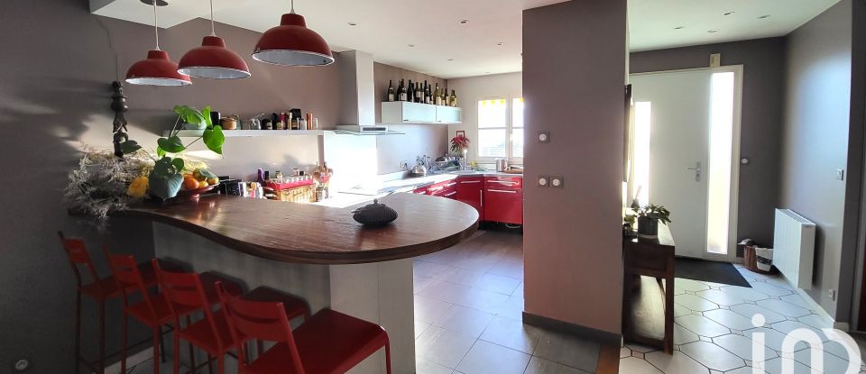 House 8 rooms of 171 m² in Bièvres (91570)