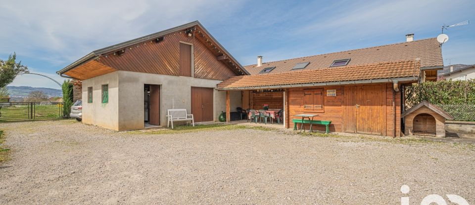Maison traditionnelle 7 pièces de 173 m² à Saint-Pierre-en-Faucigny (74800)